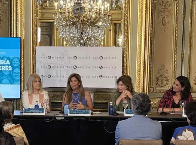 UIM y SEGIB lanzan en Casa América de Madrid la Escuela Iberoamericana de Mujeres Líderes Locales